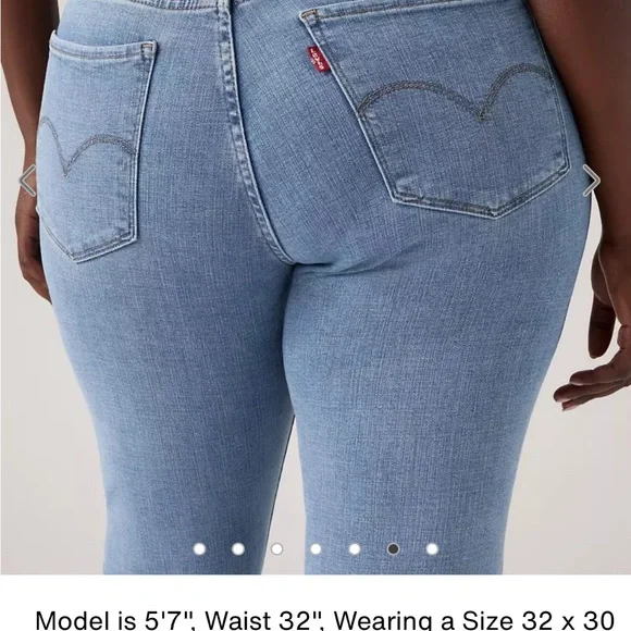 Levi's Women's Cropped Light Blue Jeans - Picture 7 of 16